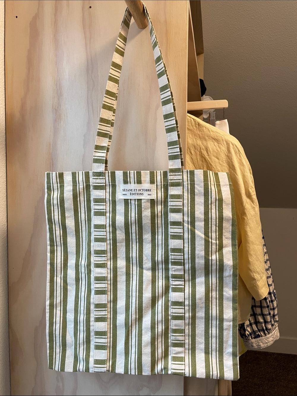 Sézane tote green creme striped Octobre Editions